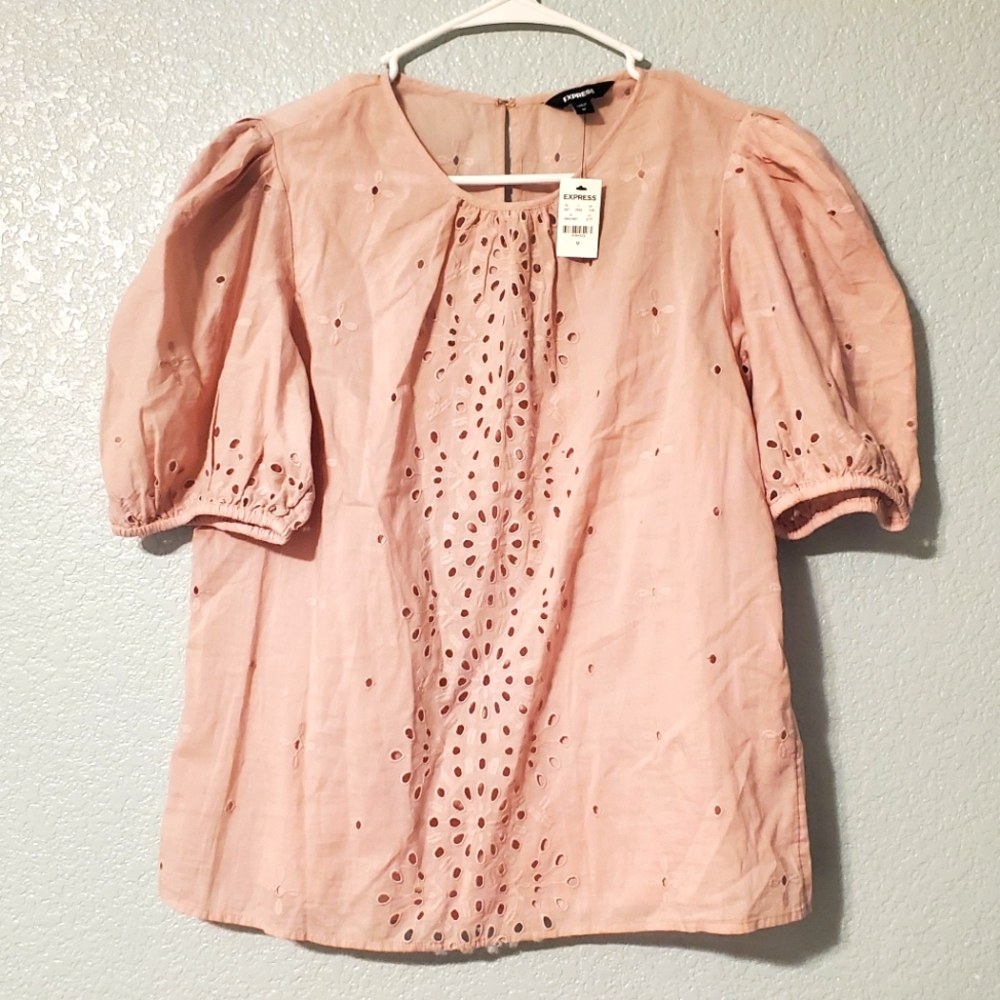 Express Eyelet Blush Top Size Medium *NWT